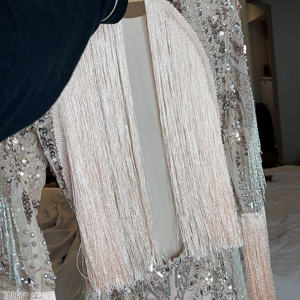 Dress embellished with fringes - Picture 5 of 5